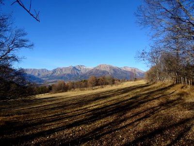 Immense prairie bien sèche et Tête d'Esluci, Cros de Coni … 