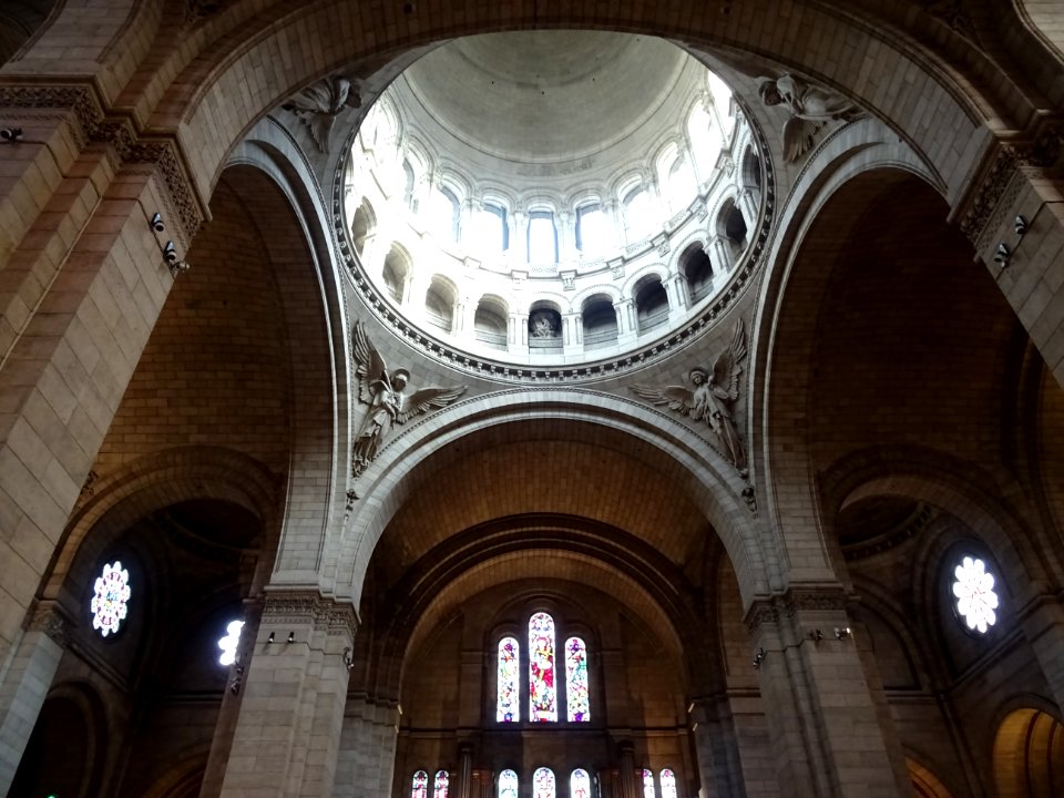 Intérieur et coupole, basilique du Sacré-Cœur de Montmartr… 