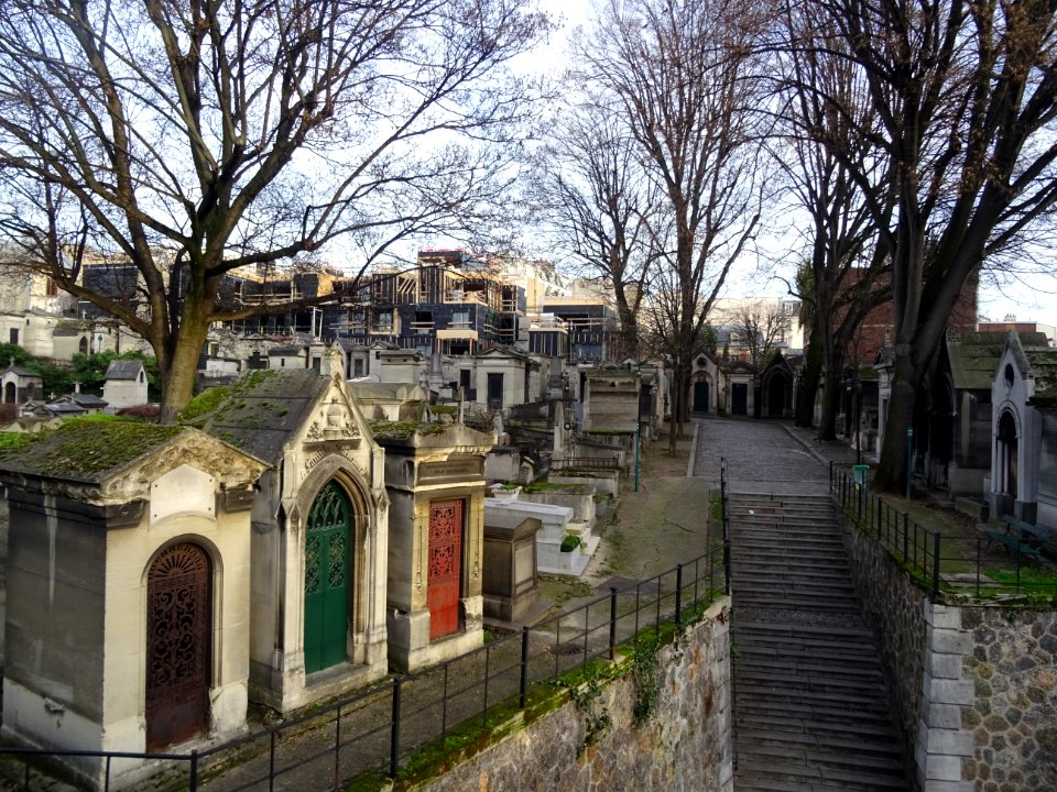 Cimetière de Montmartre, depuis la rue Caulaincourt, 18e a… 