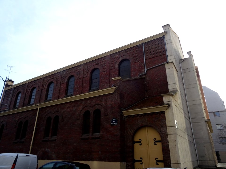 Eglise Sainte-Hélène, façade latérale côté rue Esclangon, … 