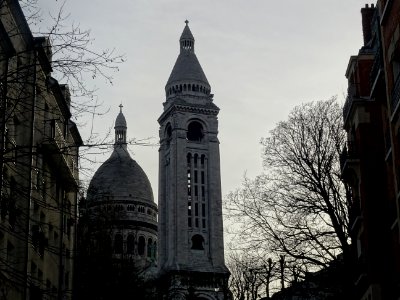 Basilique du Sacré-Coeur de Montmartre et la tour du Campa… 