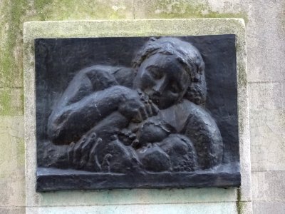 Bas-relief de bronze, socle de la statue du peintre Eugène… 