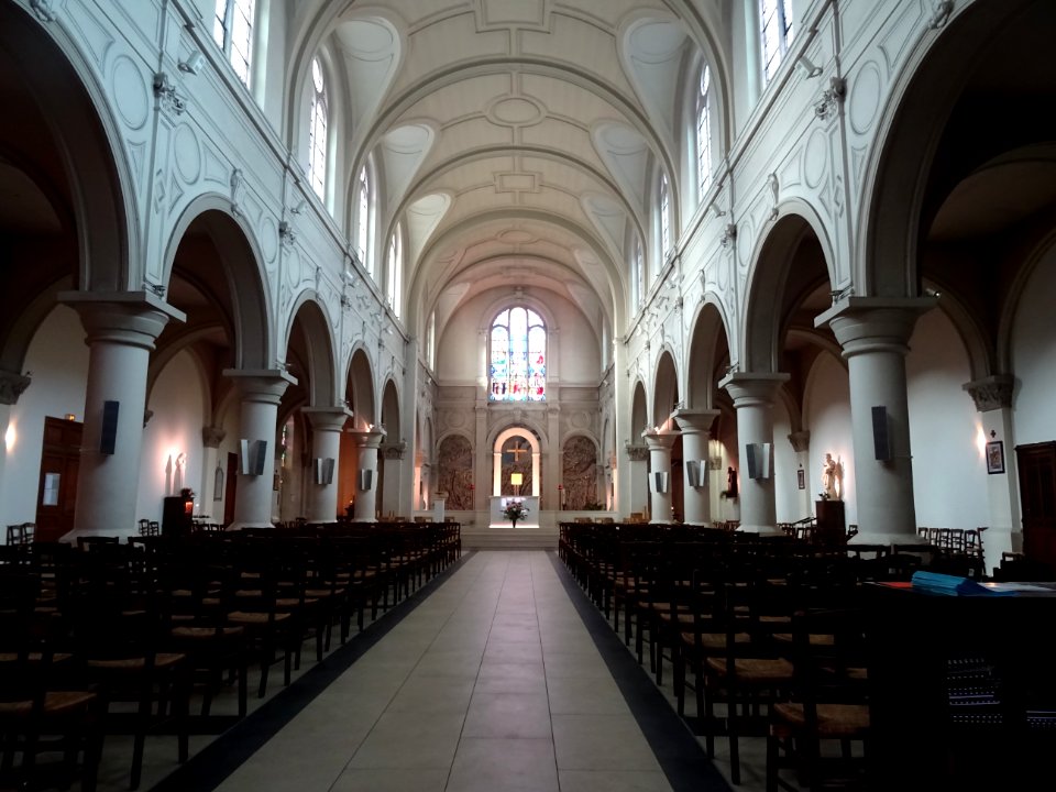 Nef, église Sainte-Geneviève des Grandes Carrières, 174 ru… 