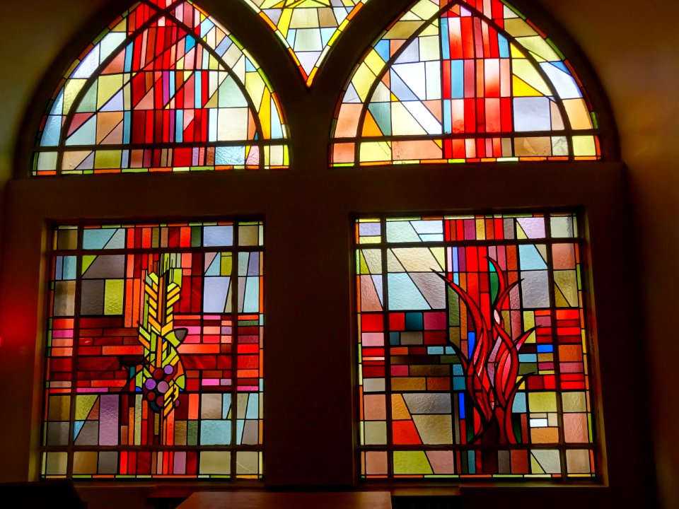 Vitraux, petite chapelle dans l'église Saint-Jean de Montm… 