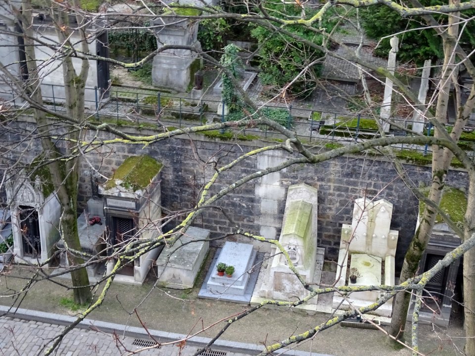 Cimetière de Montmartre, depuis la rue Caulaincourt, 18e a… 
