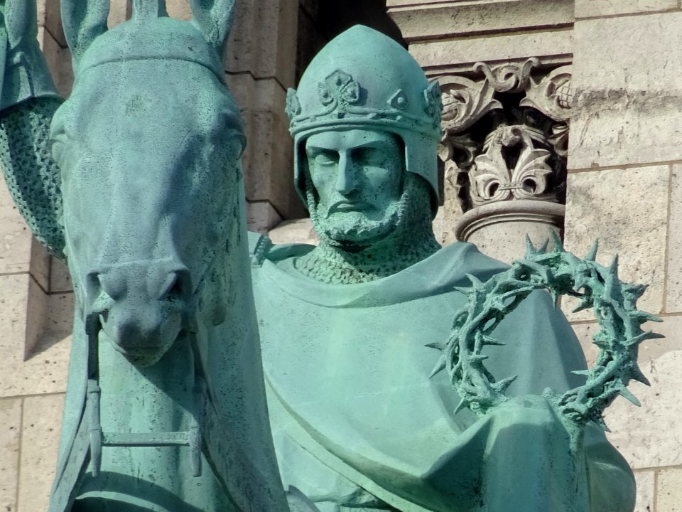 Statue équestre en bronze de Saint-Louis par le sculpteur … 
