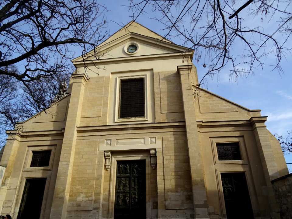 Façade occidentale de 1765, de l'église Saint-Pierre de Mo… 