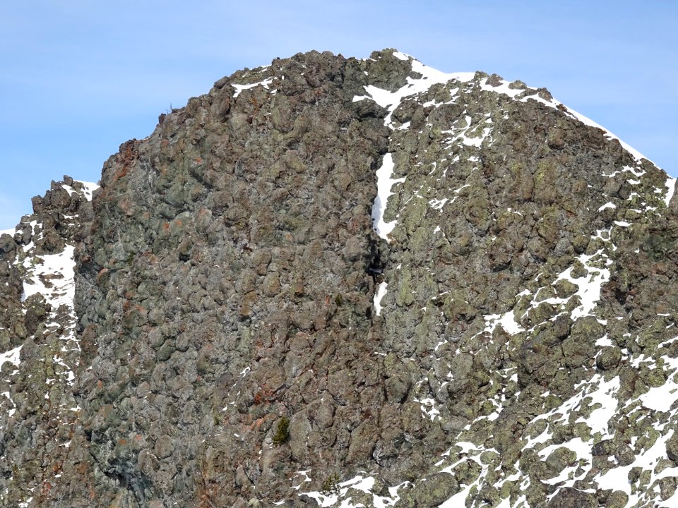 Pointe de rocher en pillow lava, au zoom depuis le Télésiè… 
