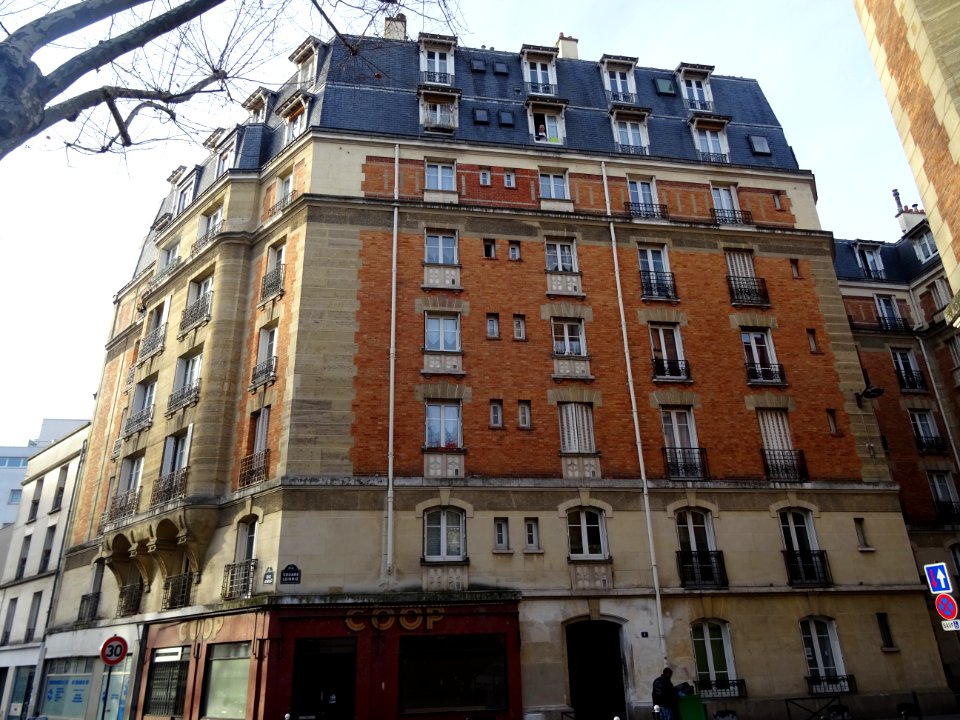 Immeuble à l'angle de la rue Leibniz et du square Leibniz,… 
