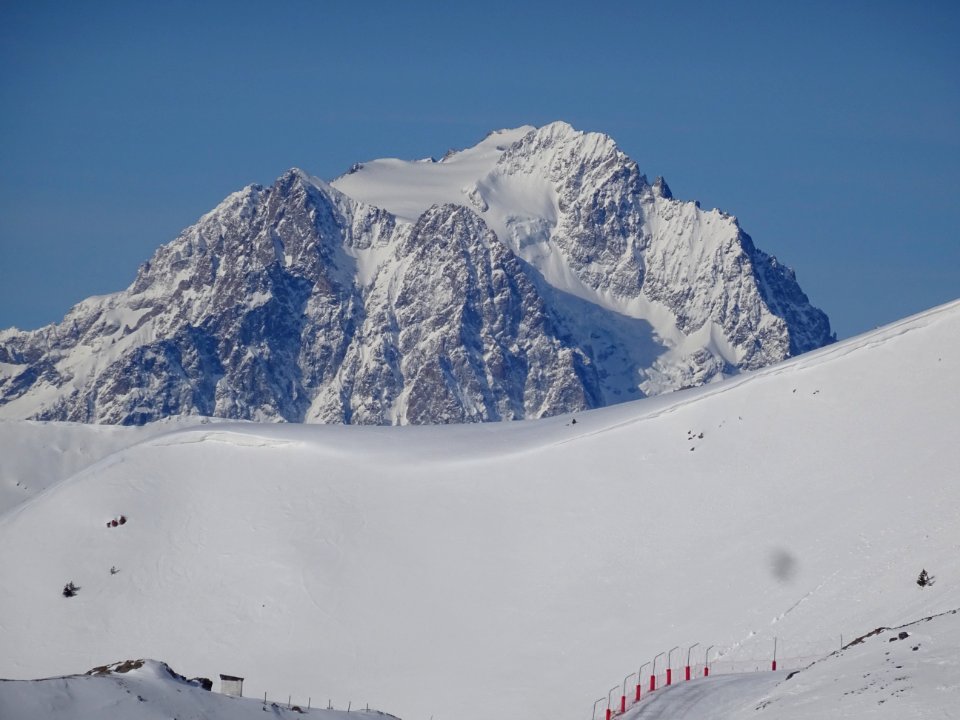 Le Mont Pelvoux, au zoom, depuis la station de Montgenèvre… 