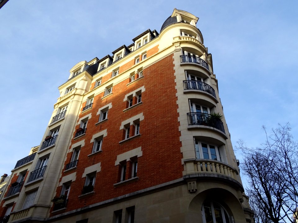 Immeuble, au 6 rue Tourlaque, 18e arr., Paris 