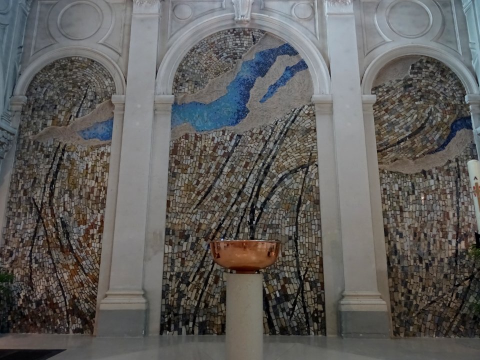 Mosaïques et calice ?, église Sainte-Geneviève des Grandes… 