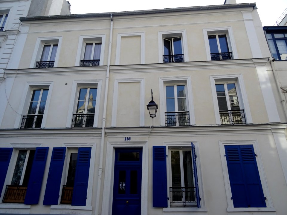 Maison aux volets bleux, 13 rue Gabrielle, 18e arr., Paris… 