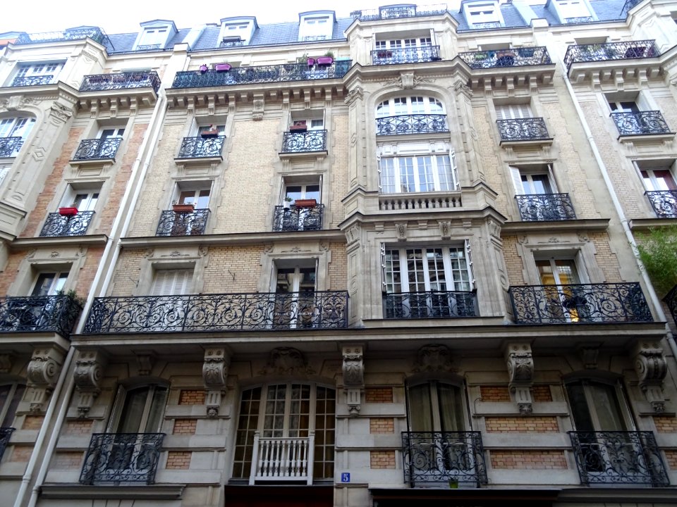 Immeuble , au 5 rue Cavallotti, 18e arr., Paris 