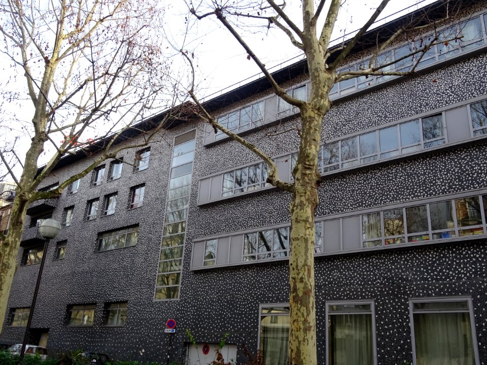 Façade d'immeuble en mosaique, au 157 rue Belliard, 18e ar… 