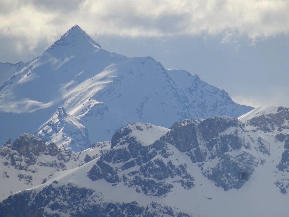 La Pointe de l'Aiglière, au zoom, depuis la station de Mon… 