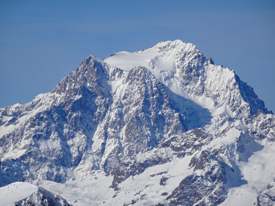 Le Mont Pelvoux, au zoom, depuis la station de Montgenèvre… 