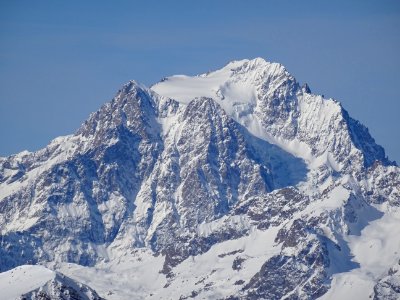 Le Mont Pelvoux, au zoom, depuis la station de Montgenèvre… 