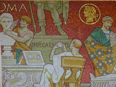 Frise extérieure en mosaique, à l'extérieur du Grand Palai… 