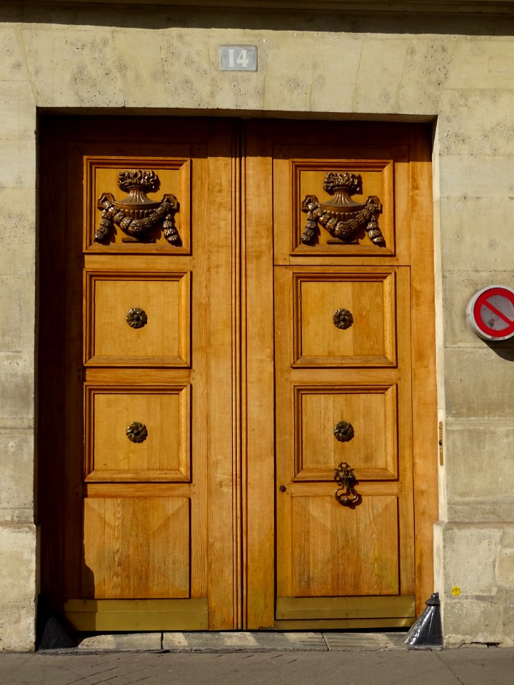 Porte d'immeuble, au 14 rue Jean Goujon, 8e arr., Paris 