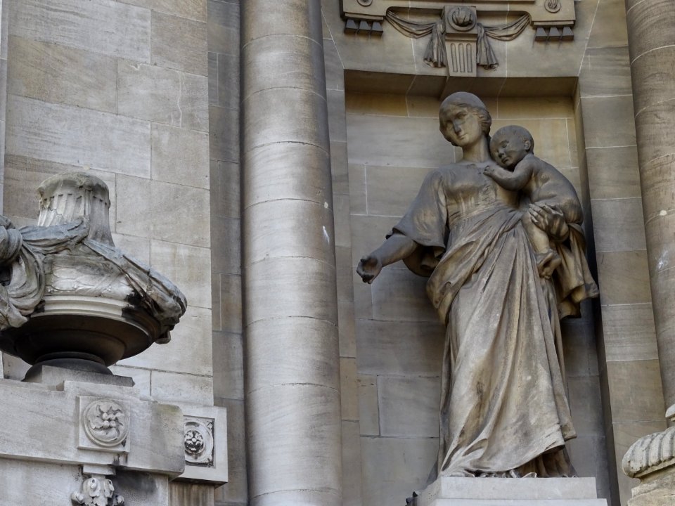 Statue, à l'extérieur de la Chapelle Notre-Dame-de-Consola… 