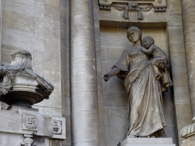 Statue, à l'extérieur de la Chapelle Notre-Dame-de-Consola… 