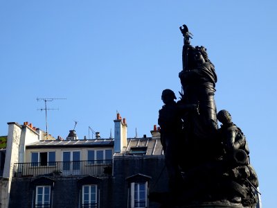 Statue du Maréchal Moncey, place de Clichy, limites des qu… 