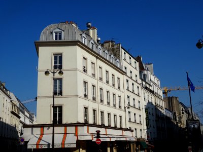 Immeuble à l'angle de la rue de Londres et de la rue d'Ath… 
