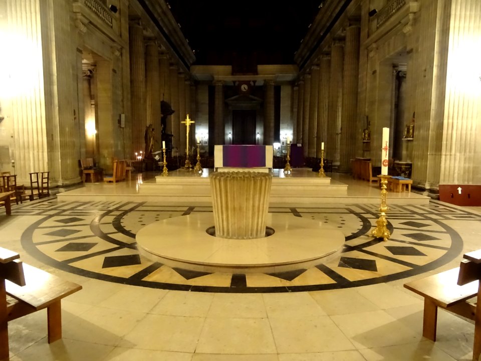 Autel et nef, église Saint-Philippe du Roule, 154 rue du F… 