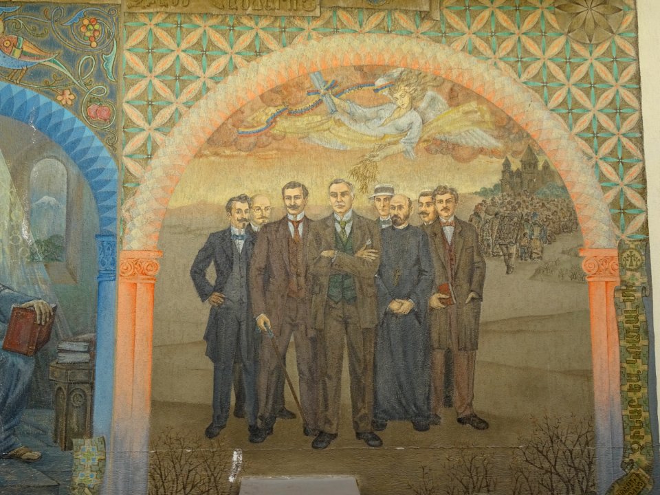 Peintures murales, cour intérieure derrière la Cathédrale … 