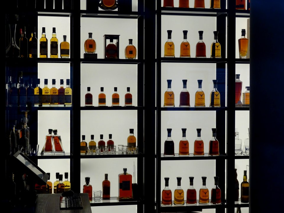 Vitrine de la Maison du Whisky, 20 rue d'Anjou, 8e arr., P… 