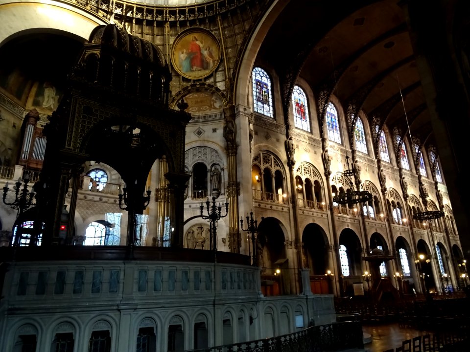 Choeur, autel et nef, église Saint Augustin, place Saint A… 