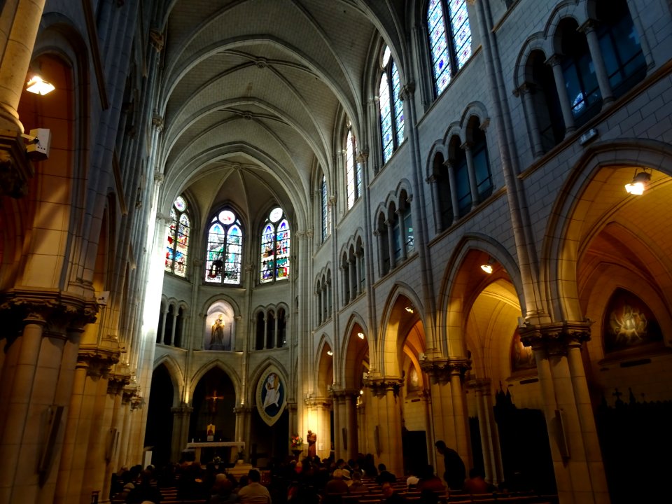 Nef de l'église Saint-André-de-l'Europe, 24 bis rue Saint-… 