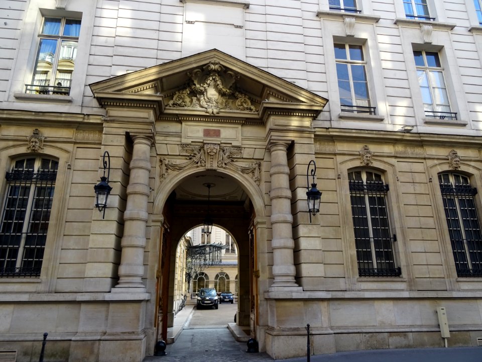 L'hôtel Perrinet de Jars, 33 rue du Faubourg-Saint-Honoré,… 