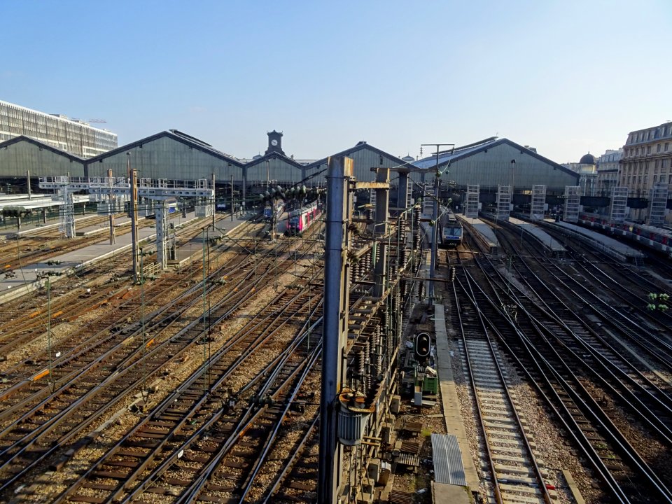 Gare Saint Lazare et les voies, vues depuis la place de l'… 