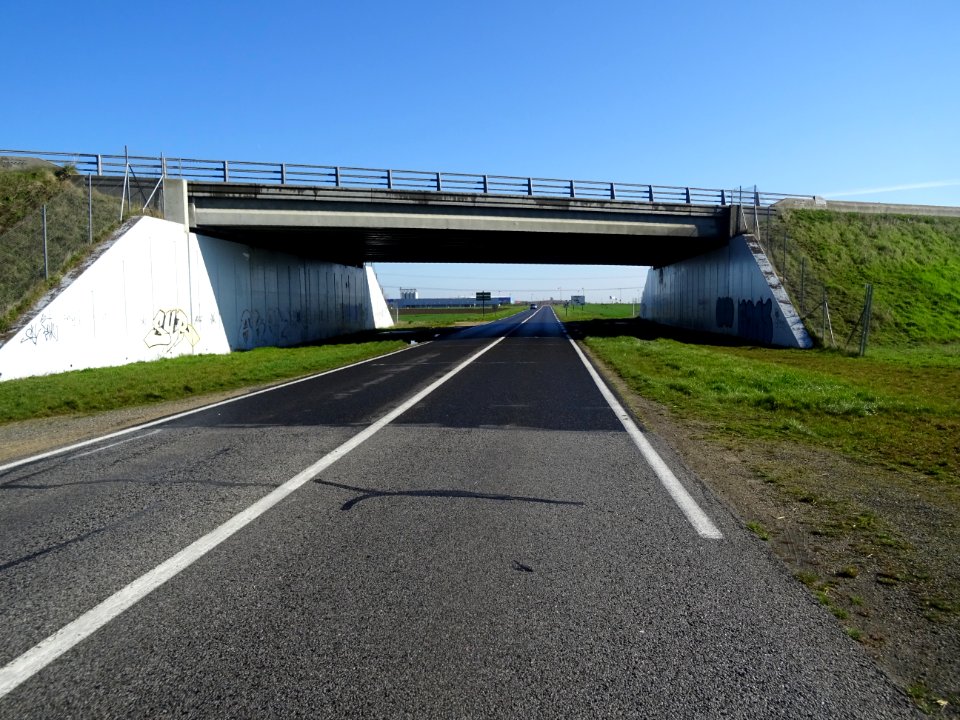 Passage sous l'autoroute A19, route de Pithiviers, Loiret 