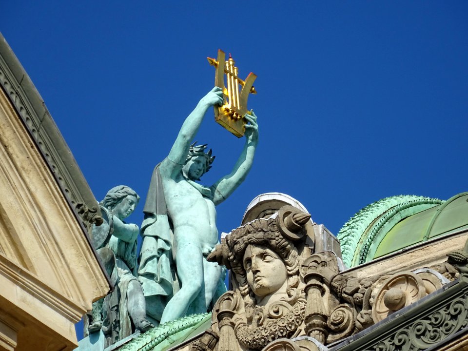 Groupe placé au sommet de l'Opéra Garnier, Apollon, la Po… | Flickr