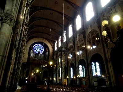 La nef, l'orgue de tribune et la rosace, église Saint Augu… 