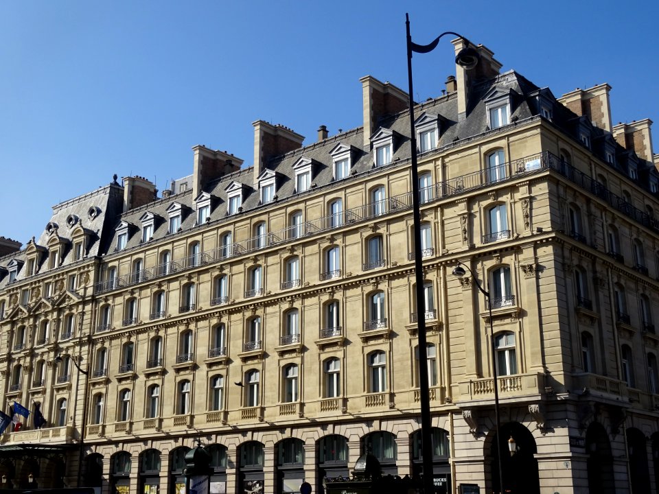 Immeuble à l'angle de la rue Saint Lazare et de la Cour du… 
