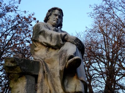 Statue d'Honoré de Balzac (1799-1850), place Georges Guill… 