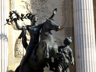 Statue L'Inspiration guidée par la Sagesse, par Alexandr… 