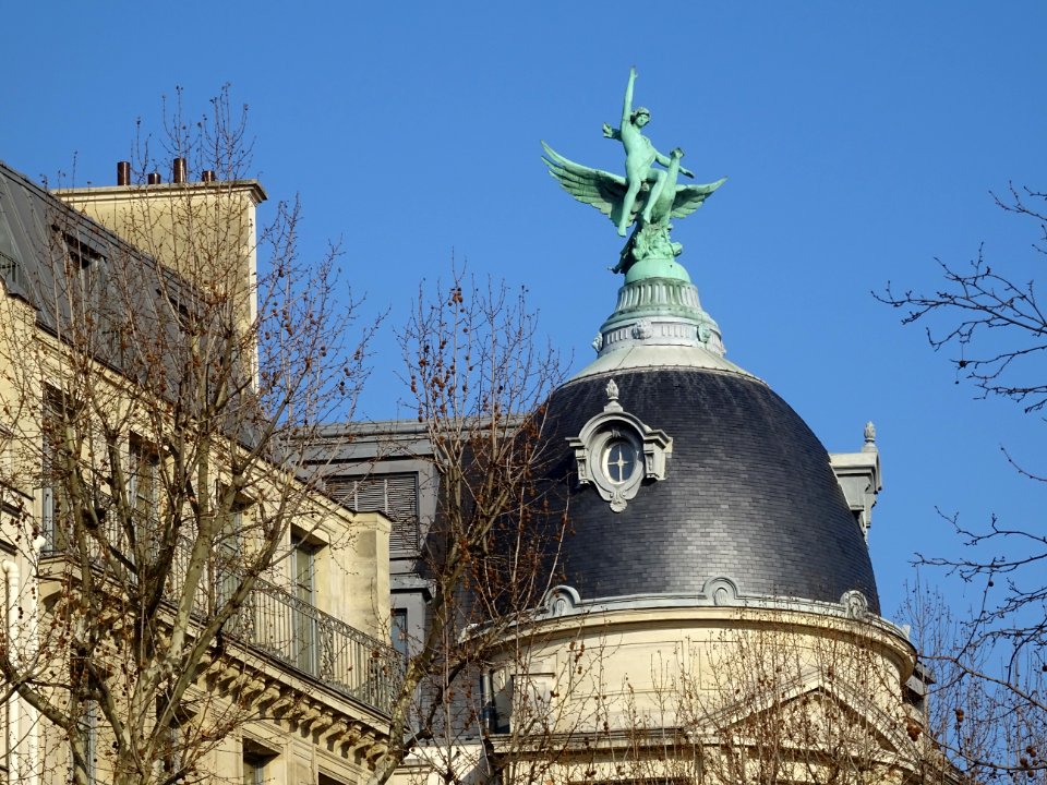Sculpture en bronze Mercure juché sur un Phénix sur l'im… 