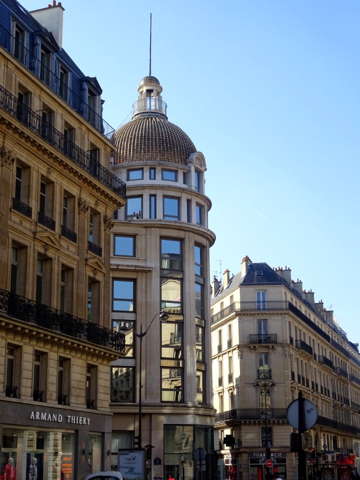 Immeuble à l'angle de la rue de Caumartin et de la rue Aub… 