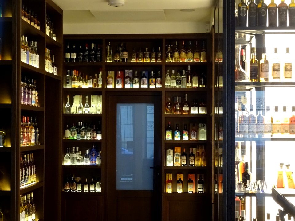 Vitrine de la Maison du Whisky, 20 rue d'Anjou, 8e arr., P… 