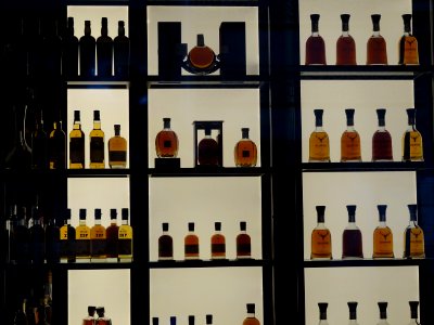 Vitrine de la Maison du Whisky, 20 rue d'Anjou, 8e arr., P… 