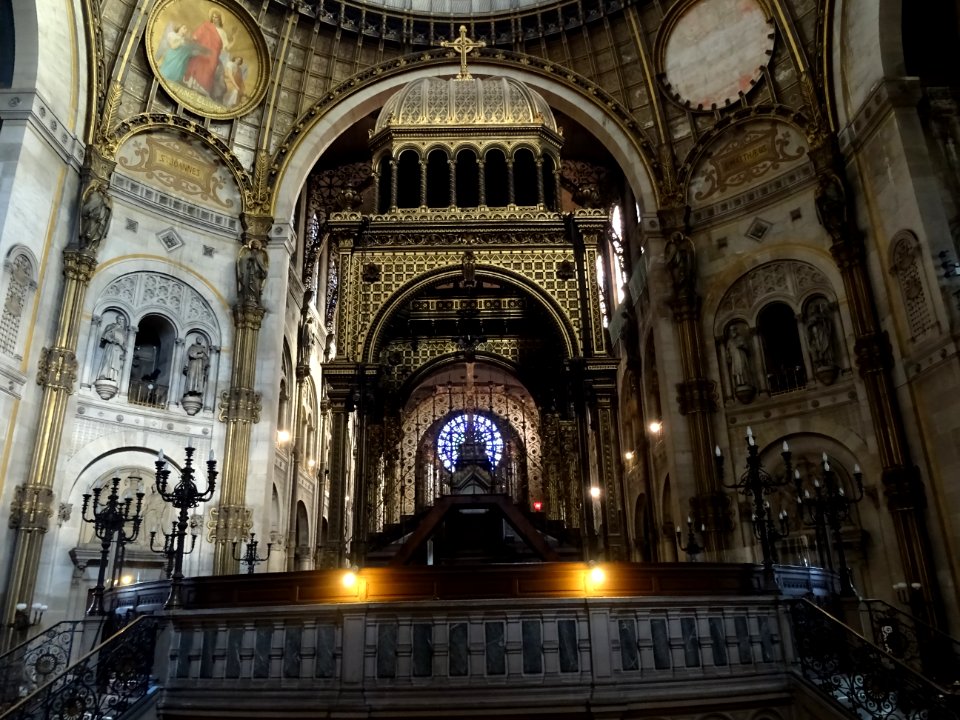 Choeur et autel, église Saint Augustin, place Saint August… 