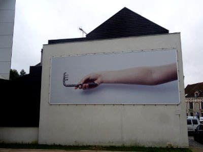 Une affiche juste à coté d'Archéa, Archéologie en pays de … 