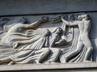 Bas-relief Apollon et sa méditation, partie droite, par … 