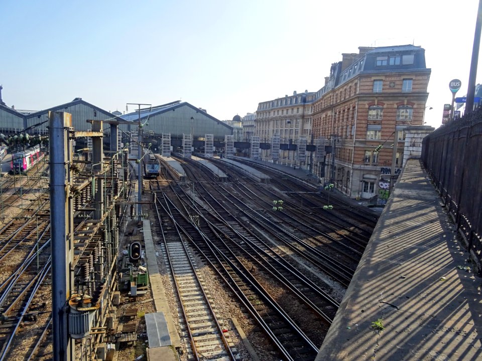 Gare Saint Lazare et les voies, vues depuis la place de l'… 