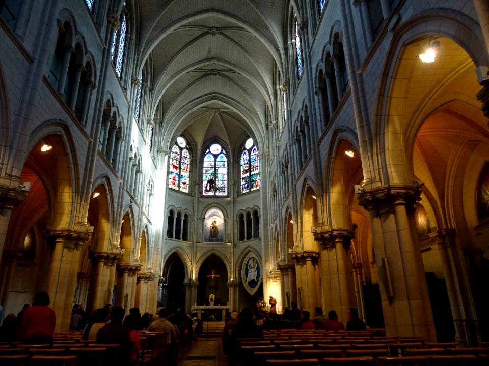 Nef, église Saint-André-de-l'Europe, 24 bis rue Saint-Péte… 